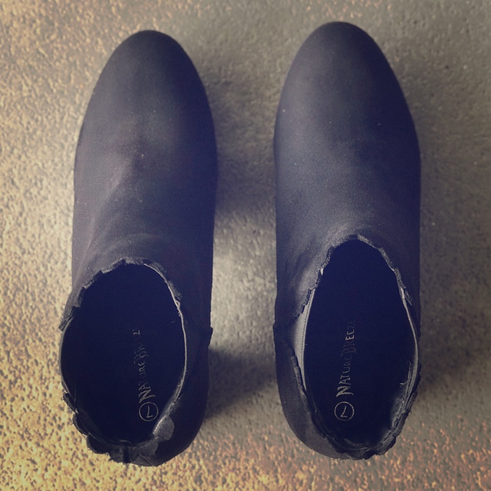 Last 2! Black Faux Suede Scalloped Heeled bootie - Picture 6 of 6